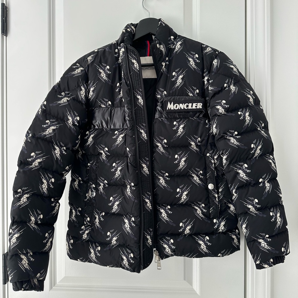 Moncler down jacket size S. Worn 2-3 times. Authentic!